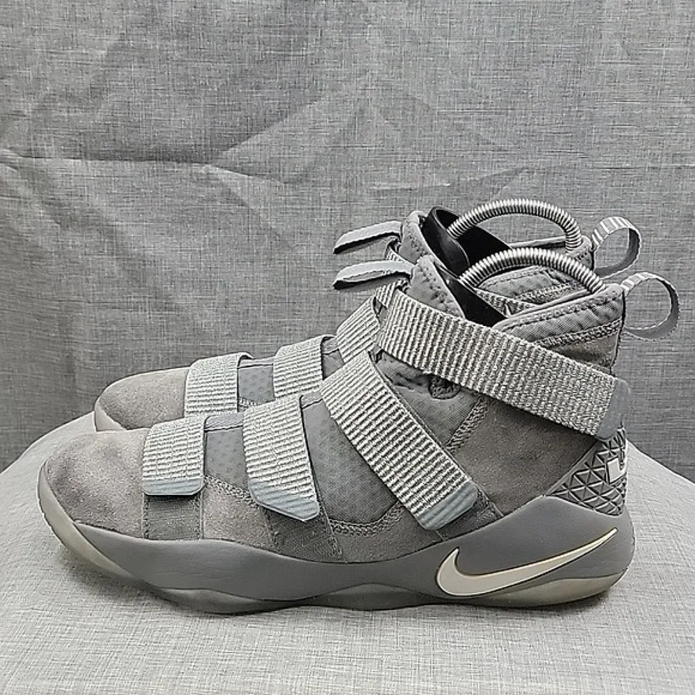 Nike LeBron Soldier XI SFG Mens  SZ 12 - 897644-010 Dark Grey Suede Gum Sole
